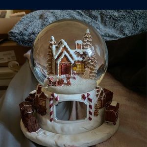 Gingerbread house waterglobe